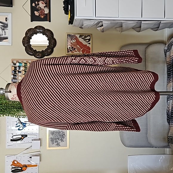 Burgundy Patterned Hi-Low Cardigan - M/L - Picture 2 of 3